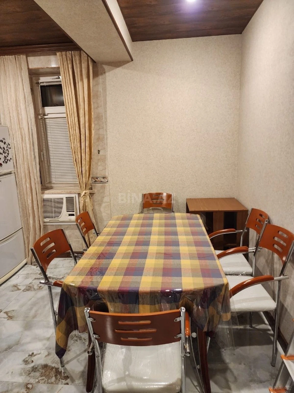 Satılır 5 otaqlı mənzil 200 m²