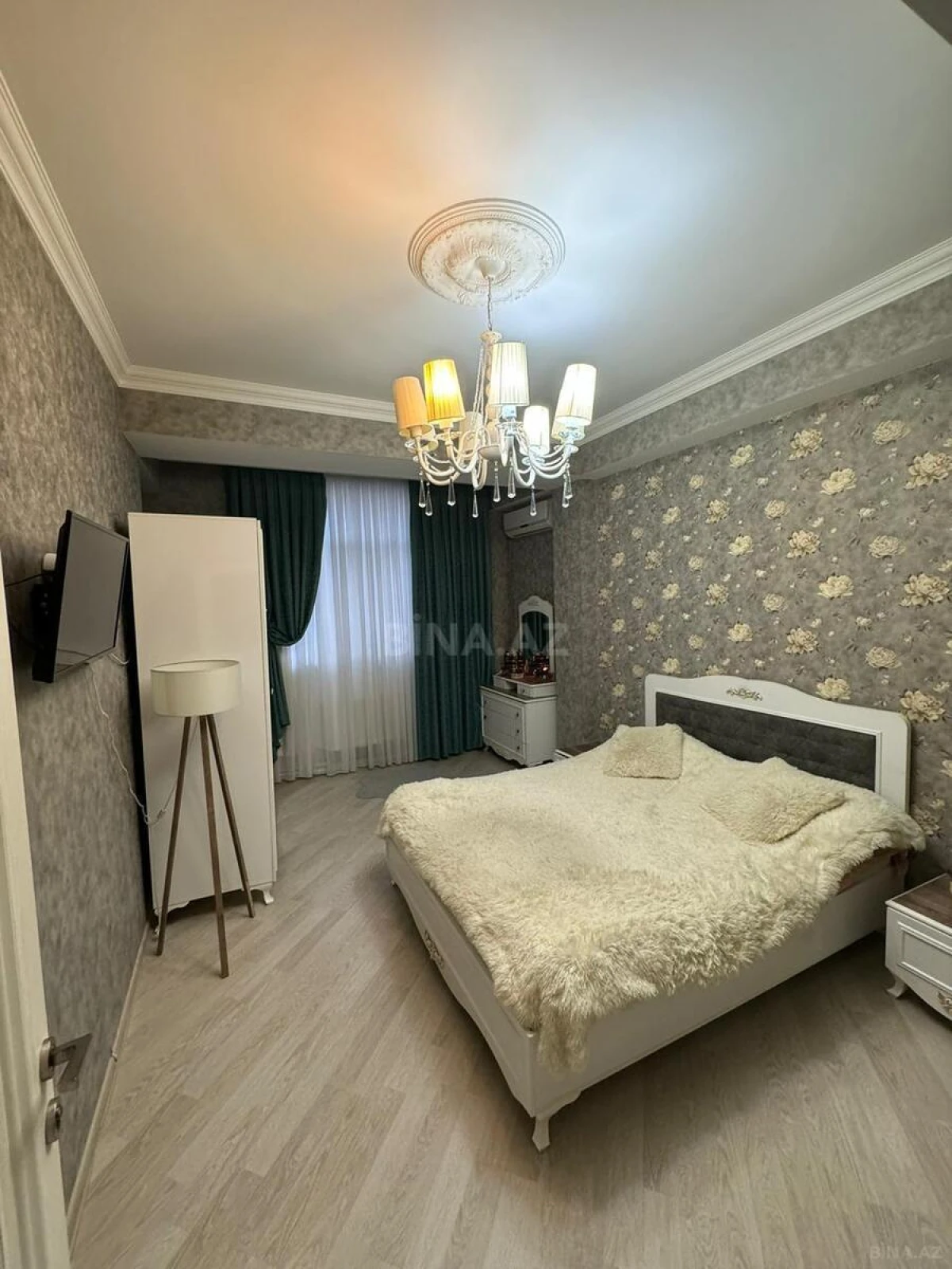 Satılır 3 otaqlı mənzil 105 m²