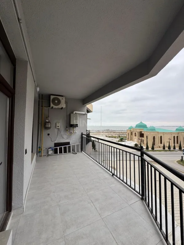 Satılır 2 otaqlı mənzil 92 m²