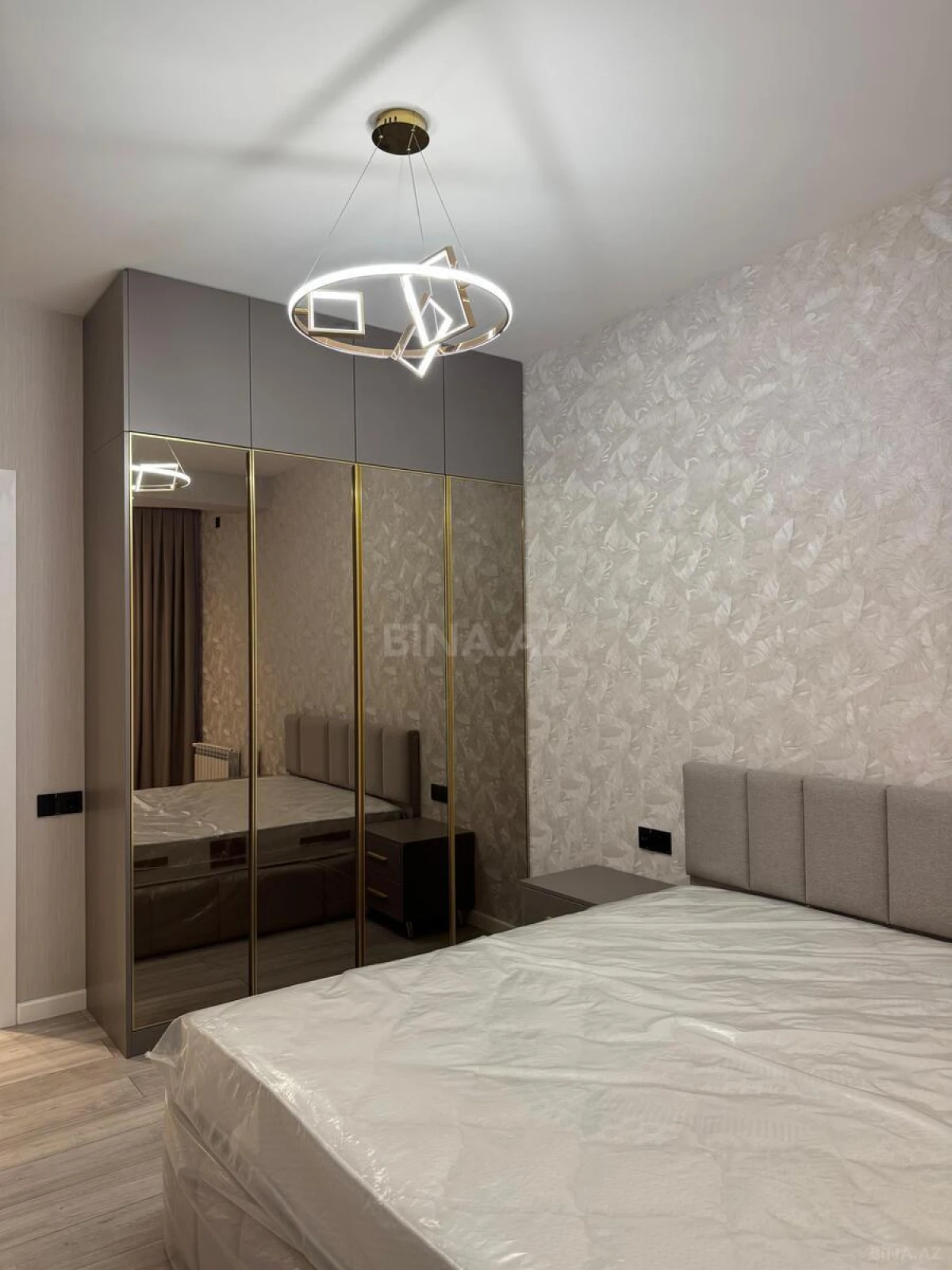 Satılır 2 otaqlı mənzil 92 m²