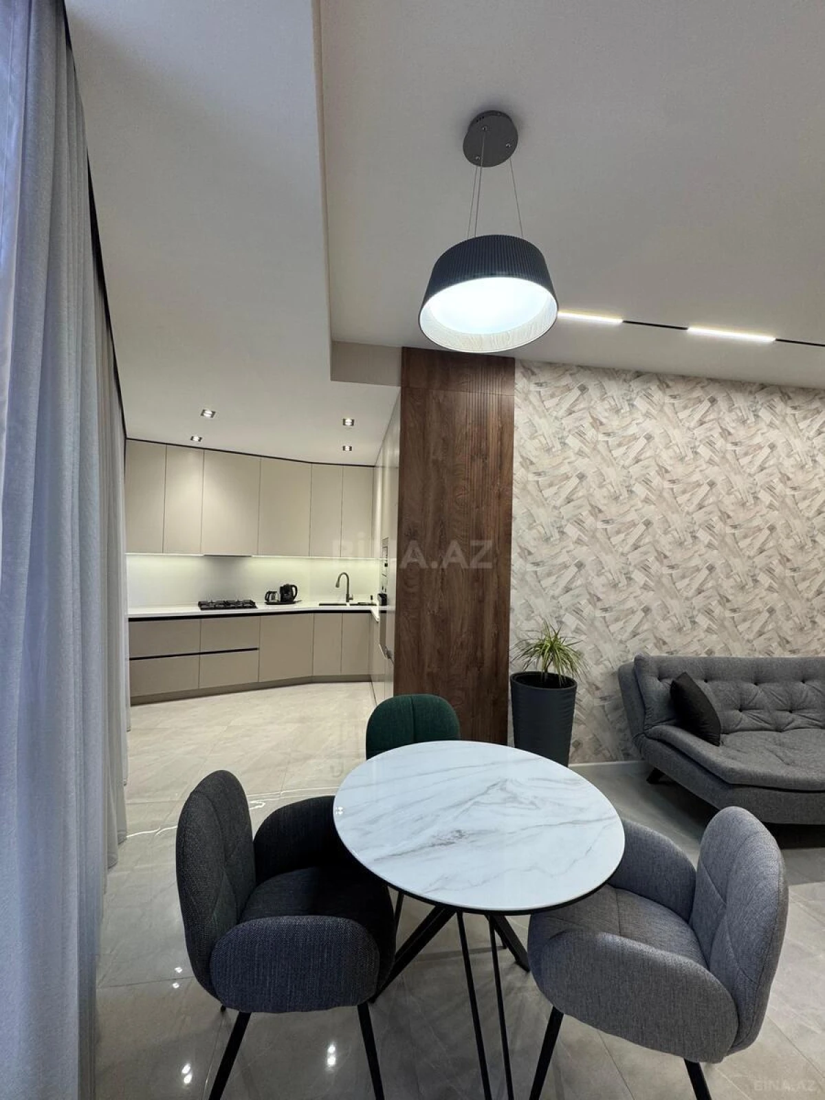 Satılır 2 otaqlı mənzil 92 m²
