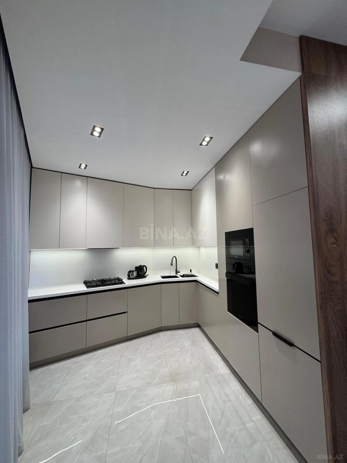 Satılır 2 otaqlı mənzil 92 m²