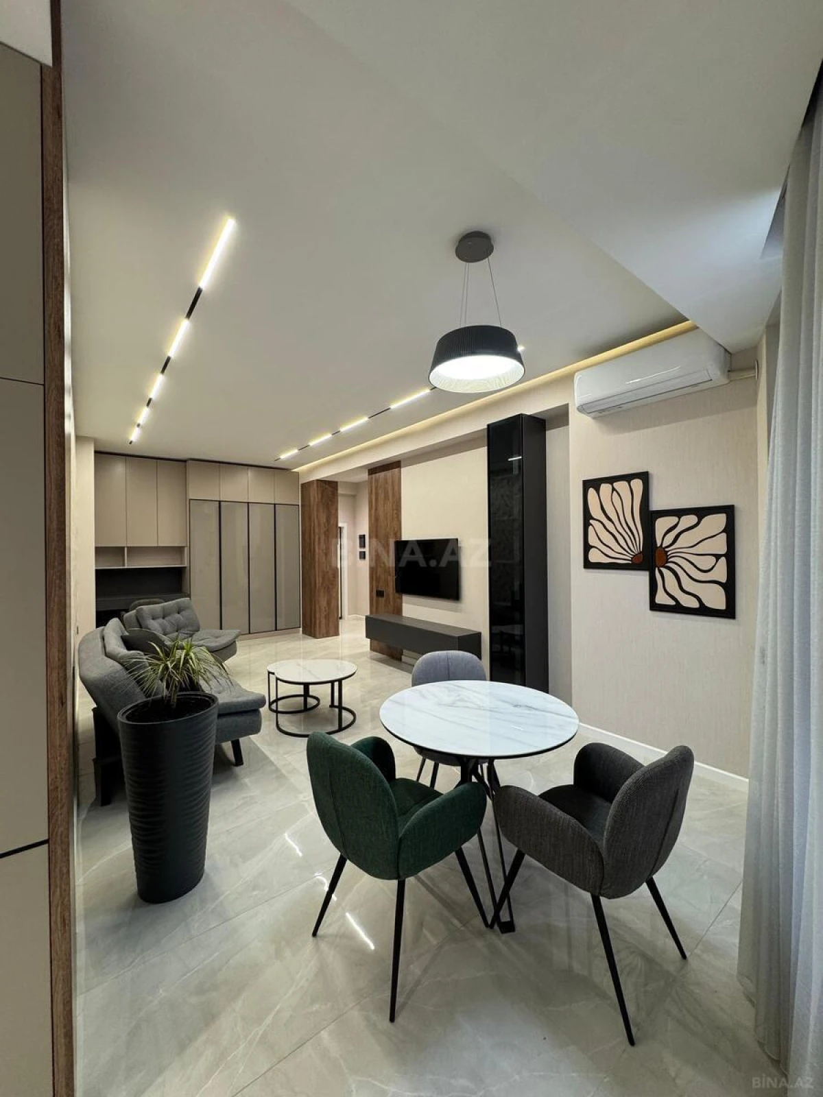 Satılır 2 otaqlı mənzil 92 m²