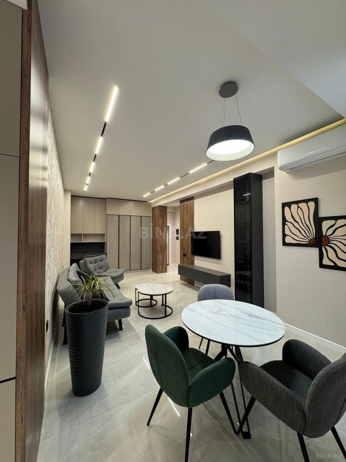 Satılır 2 otaqlı mənzil 92 m²