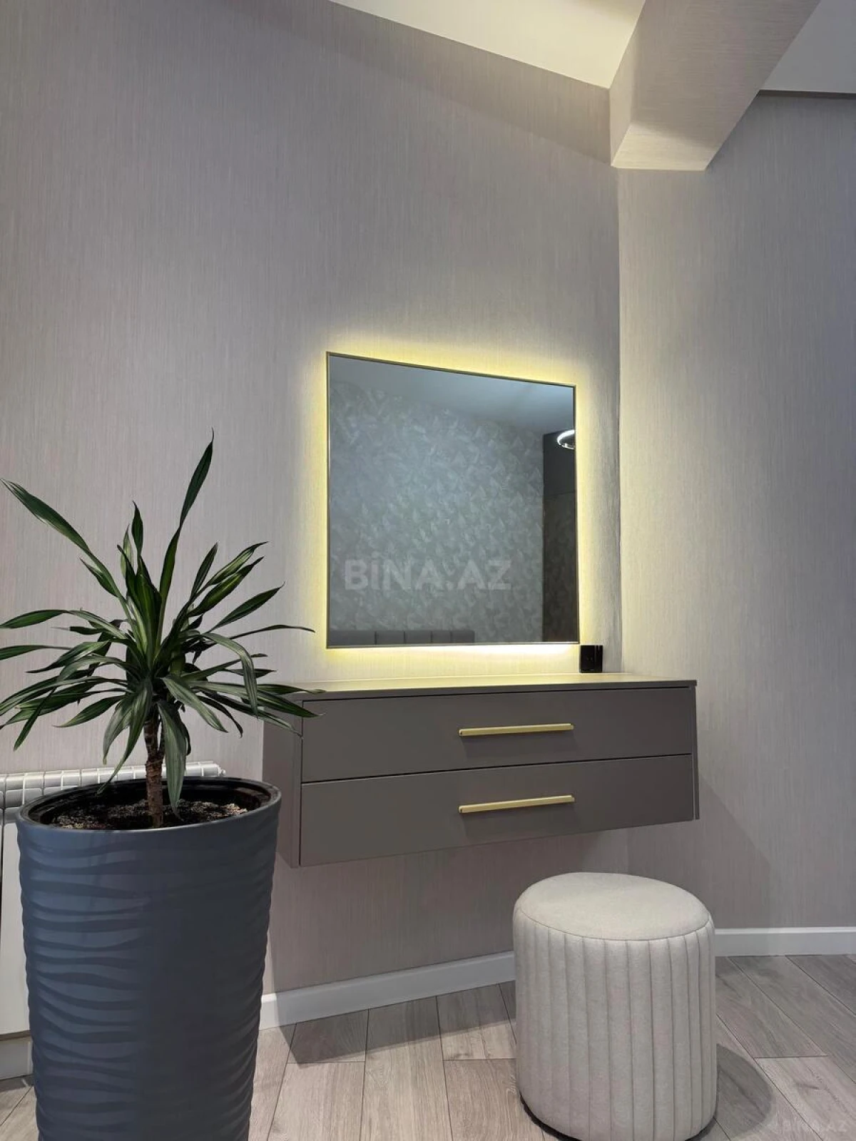 Satılır 2 otaqlı mənzil 92 m²