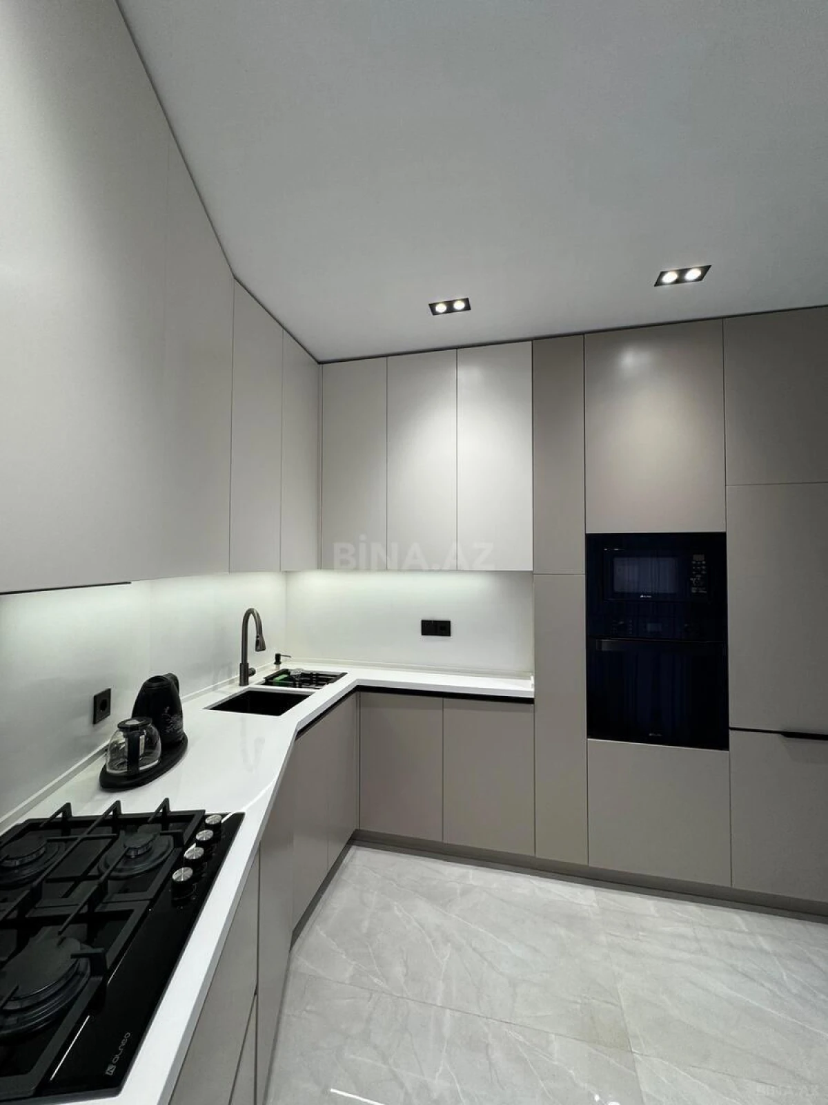 Satılır 2 otaqlı mənzil 92 m²