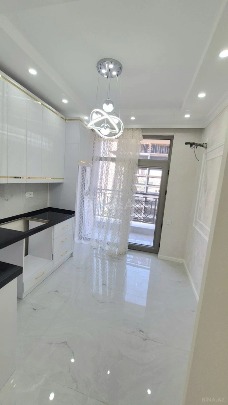 Satılır 3 otaqlı mənzil 106 m²