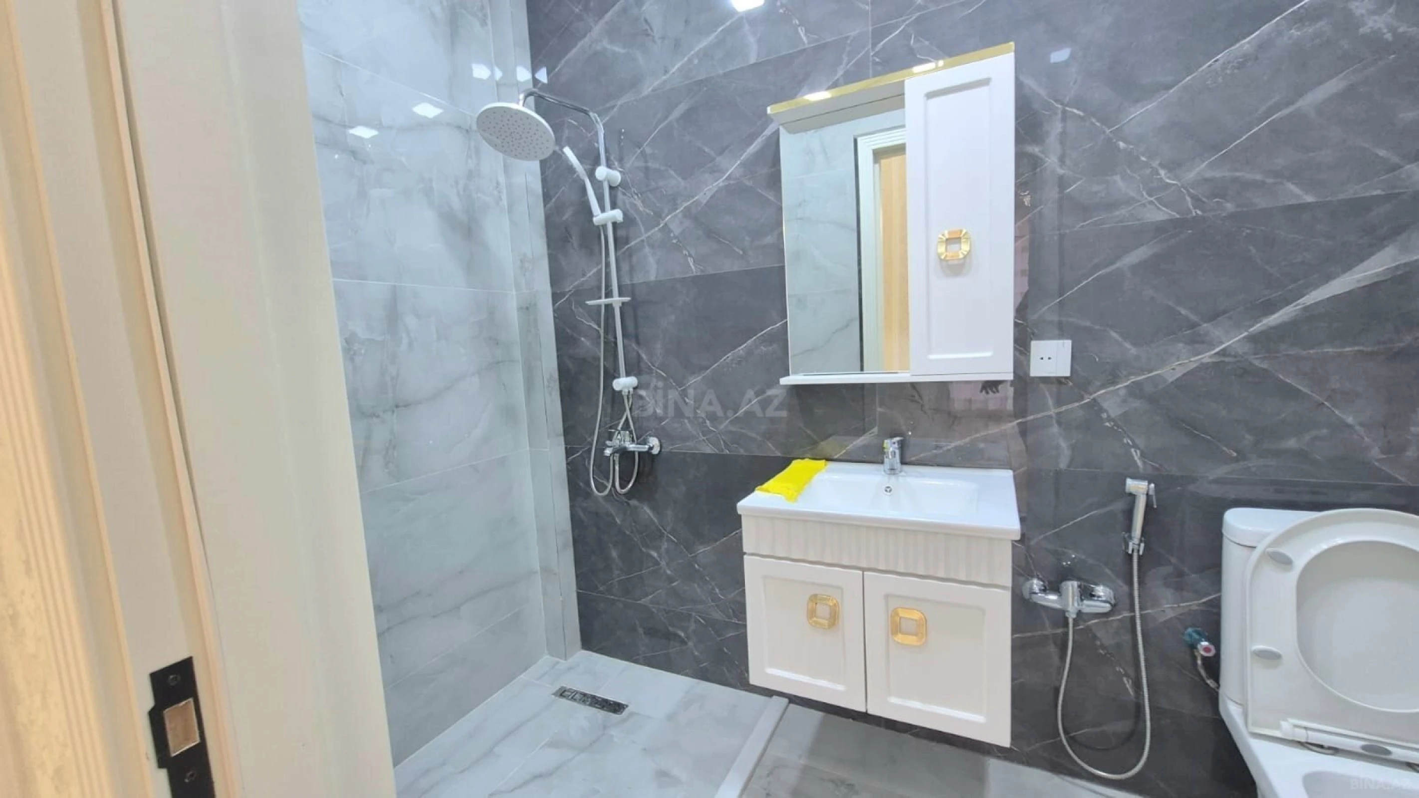 Satılır 3 otaqlı mənzil 106 m²