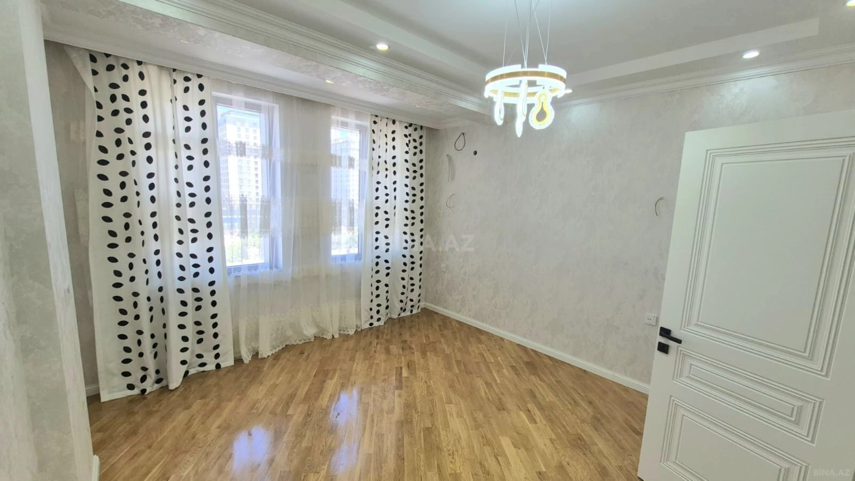 Satılır 3 otaqlı mənzil 106 m²