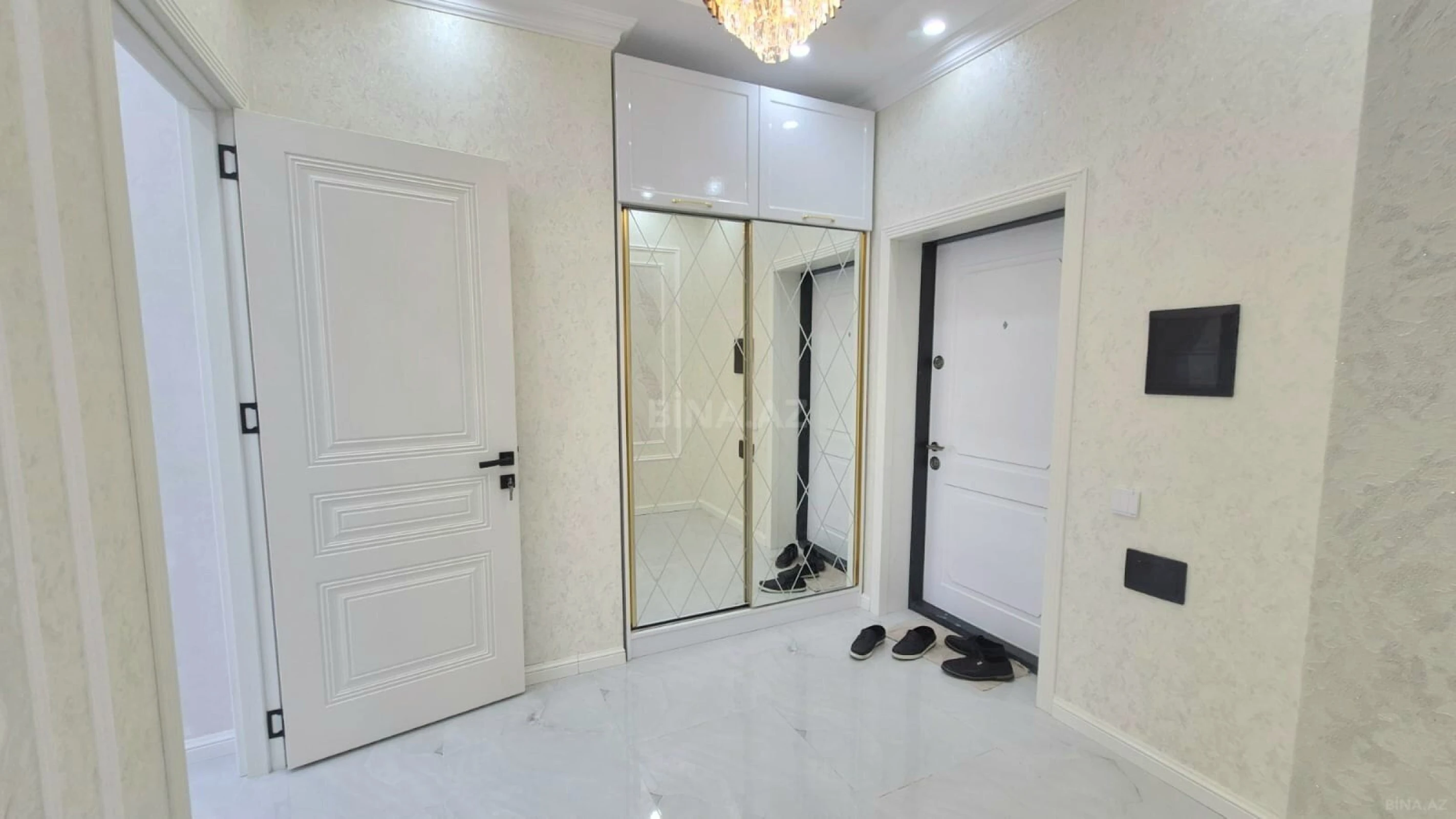 Satılır 3 otaqlı mənzil 106 m²