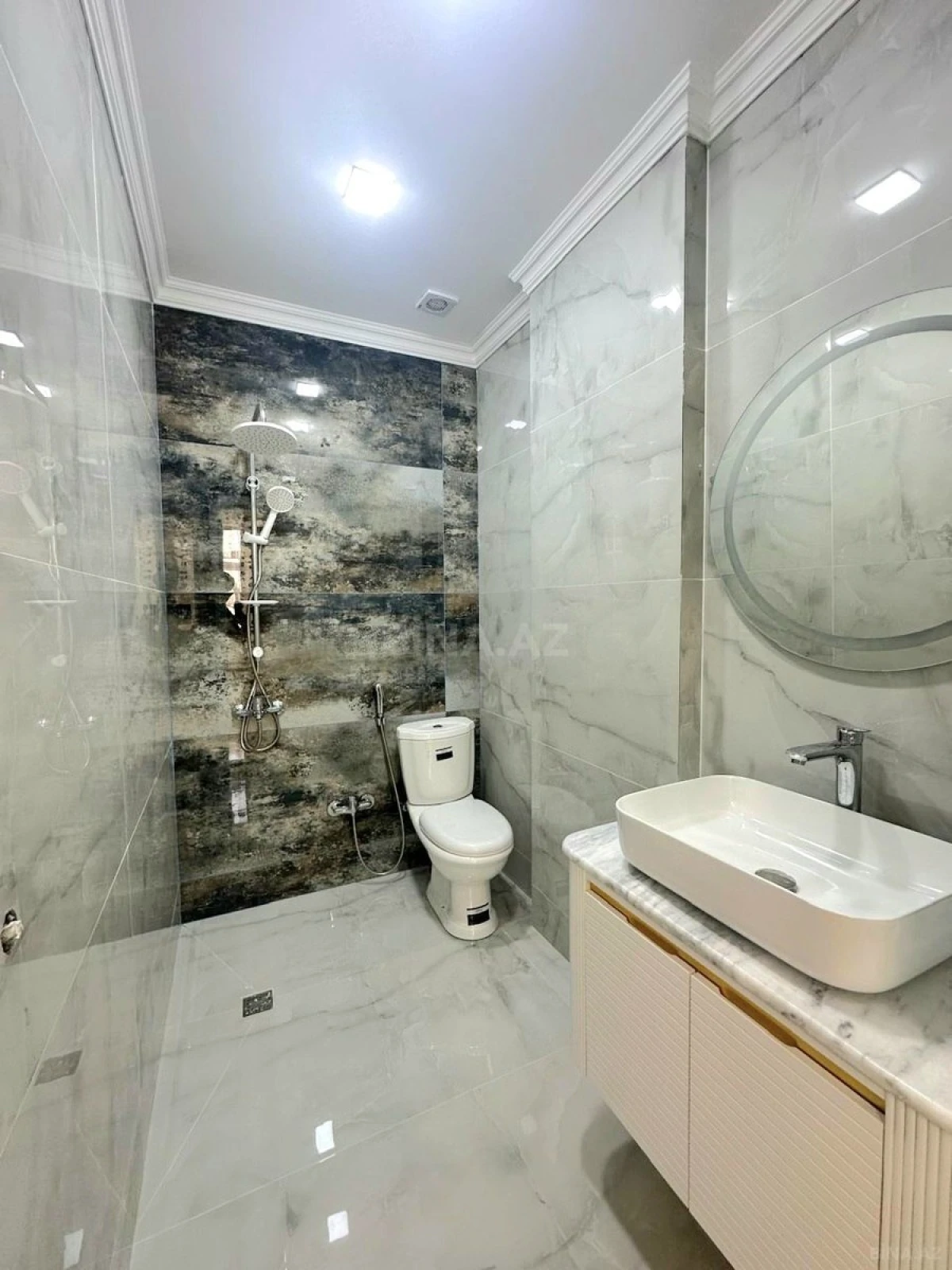 Satılır 3 otaqlı mənzil 106 m²