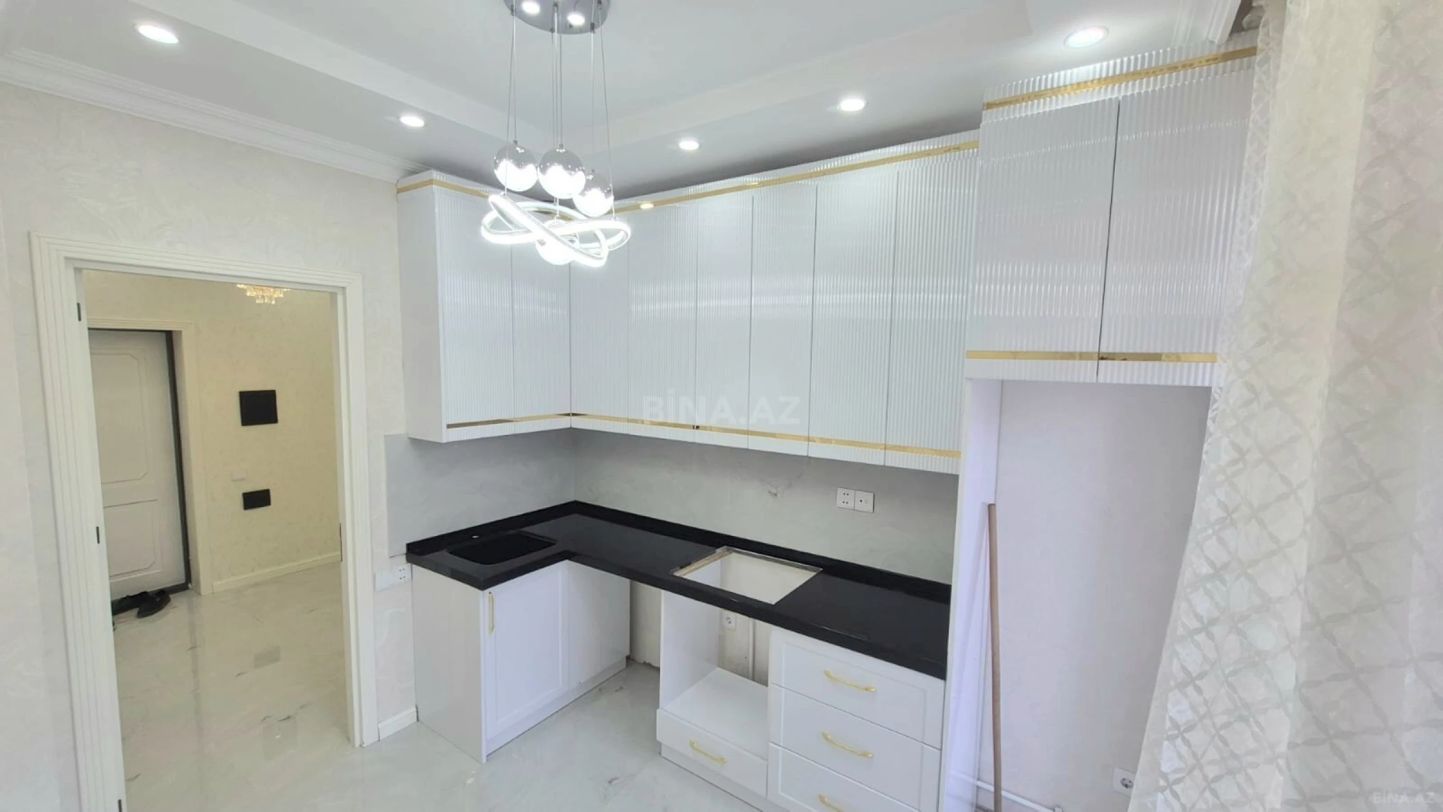 Satılır 3 otaqlı mənzil 106 m²