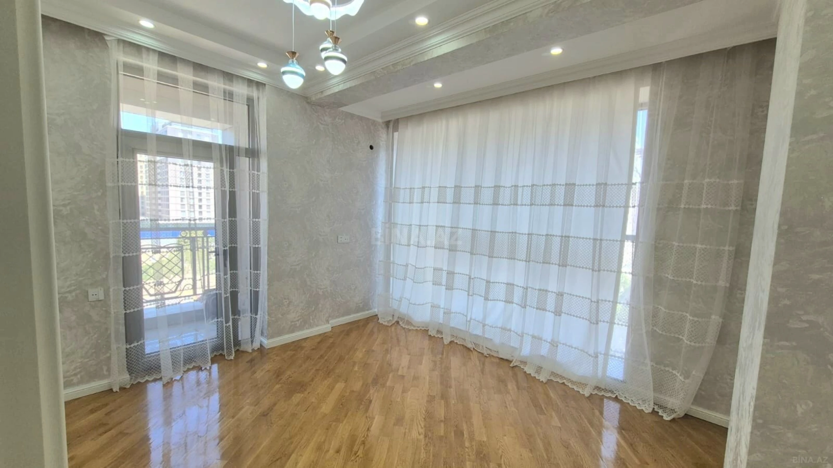 Satılır 3 otaqlı mənzil 106 m²