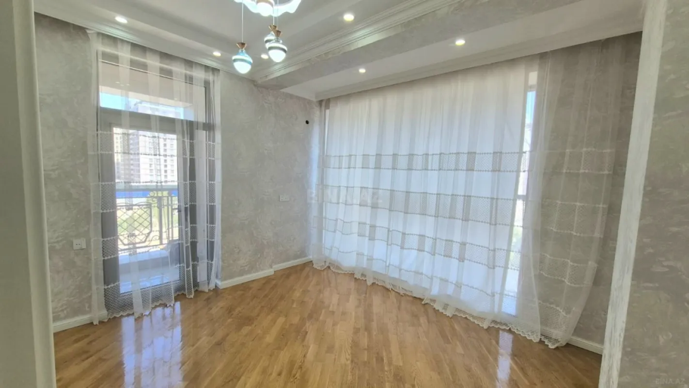 Satılır 3 otaqlı mənzil 106 m²