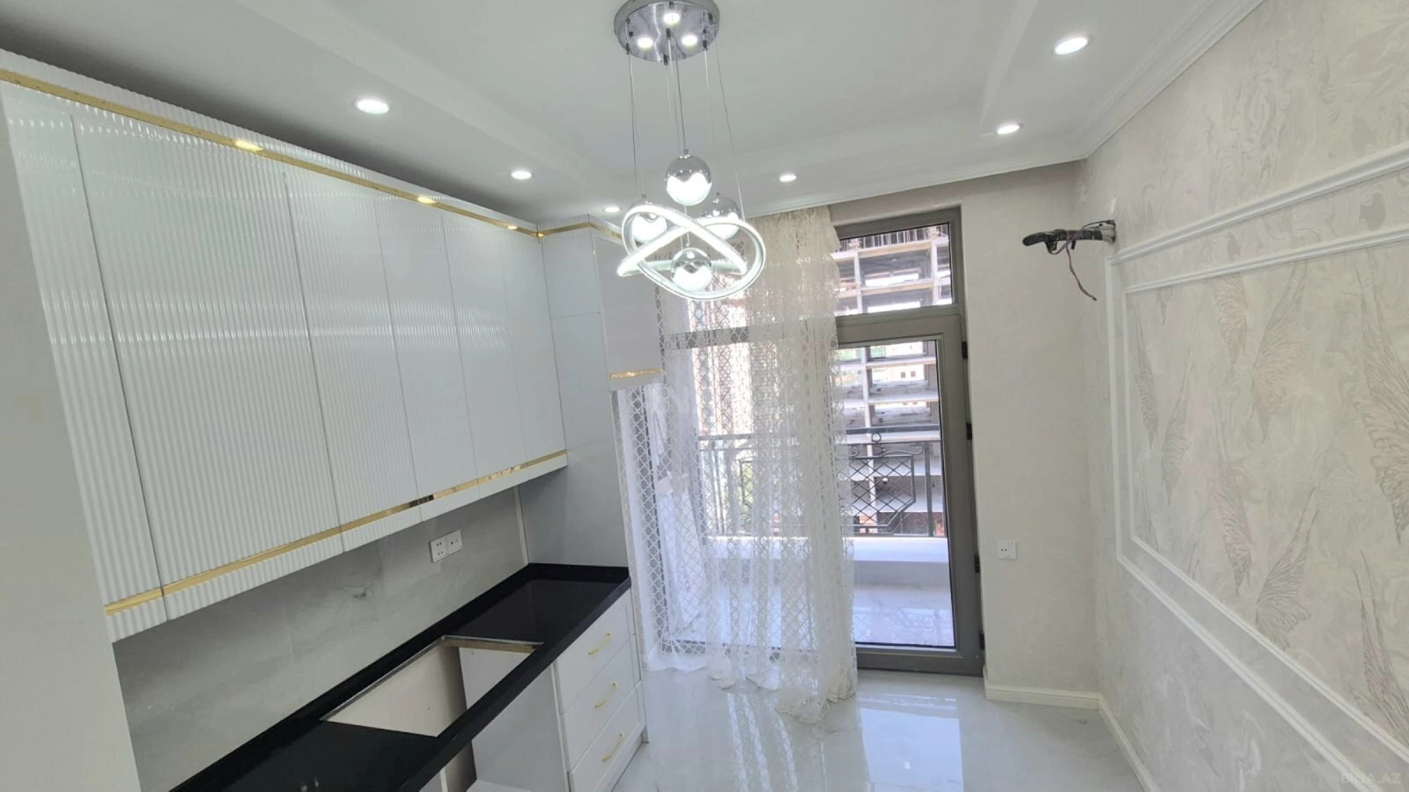 Satılır 3 otaqlı mənzil 106 m²