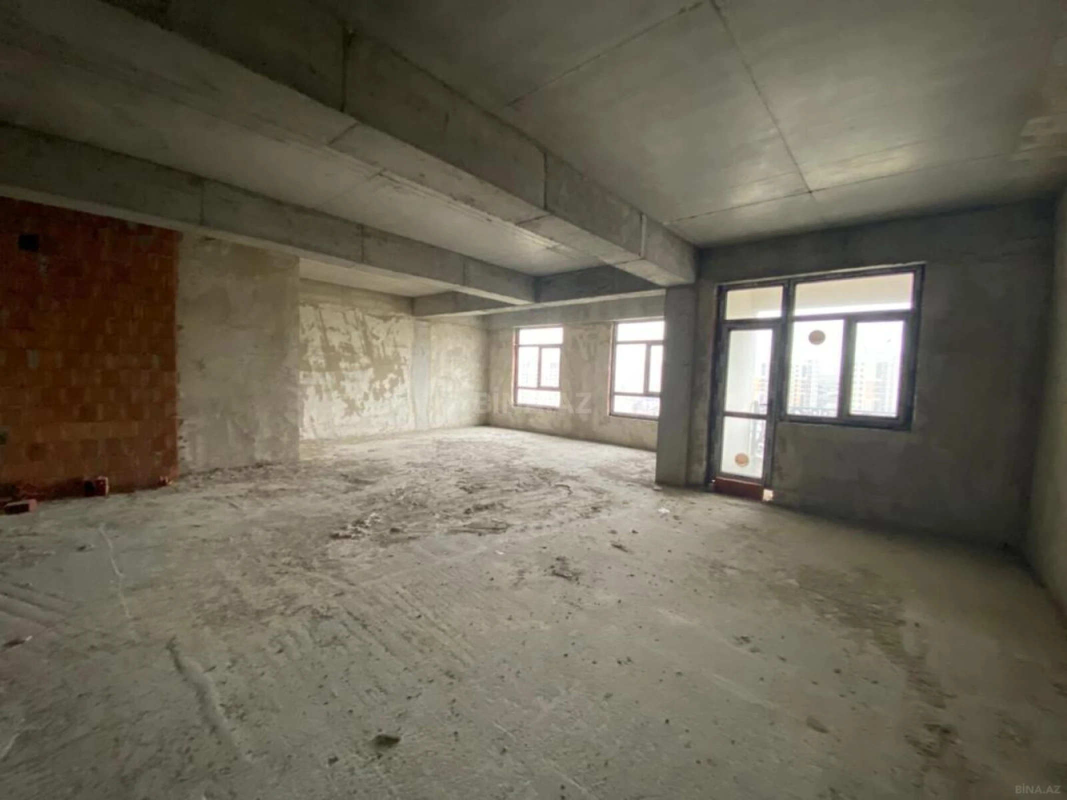 Satılır 3 otaqlı mənzil 104 m²