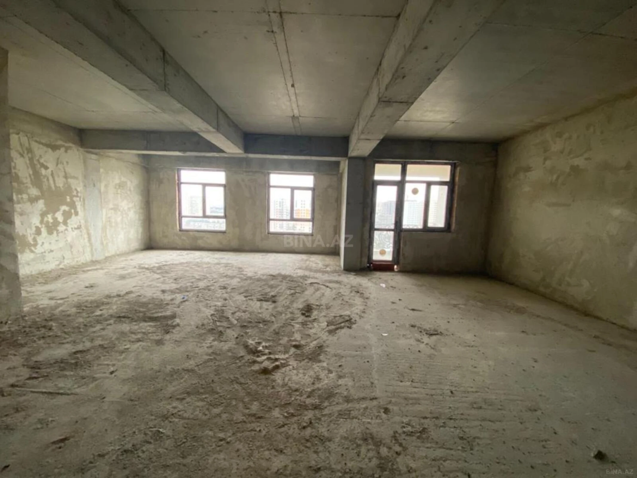 Satılır 3 otaqlı mənzil 104 m²