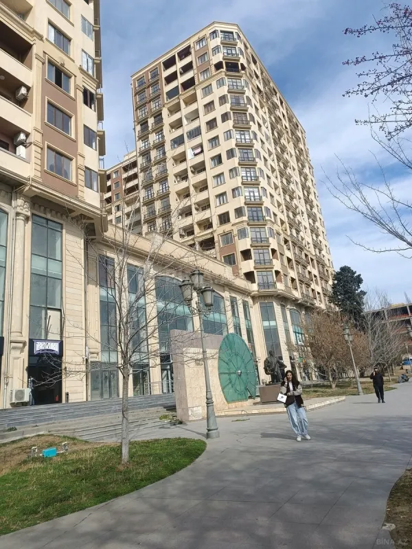 Satılır 3 otaqlı mənzil 164 m²