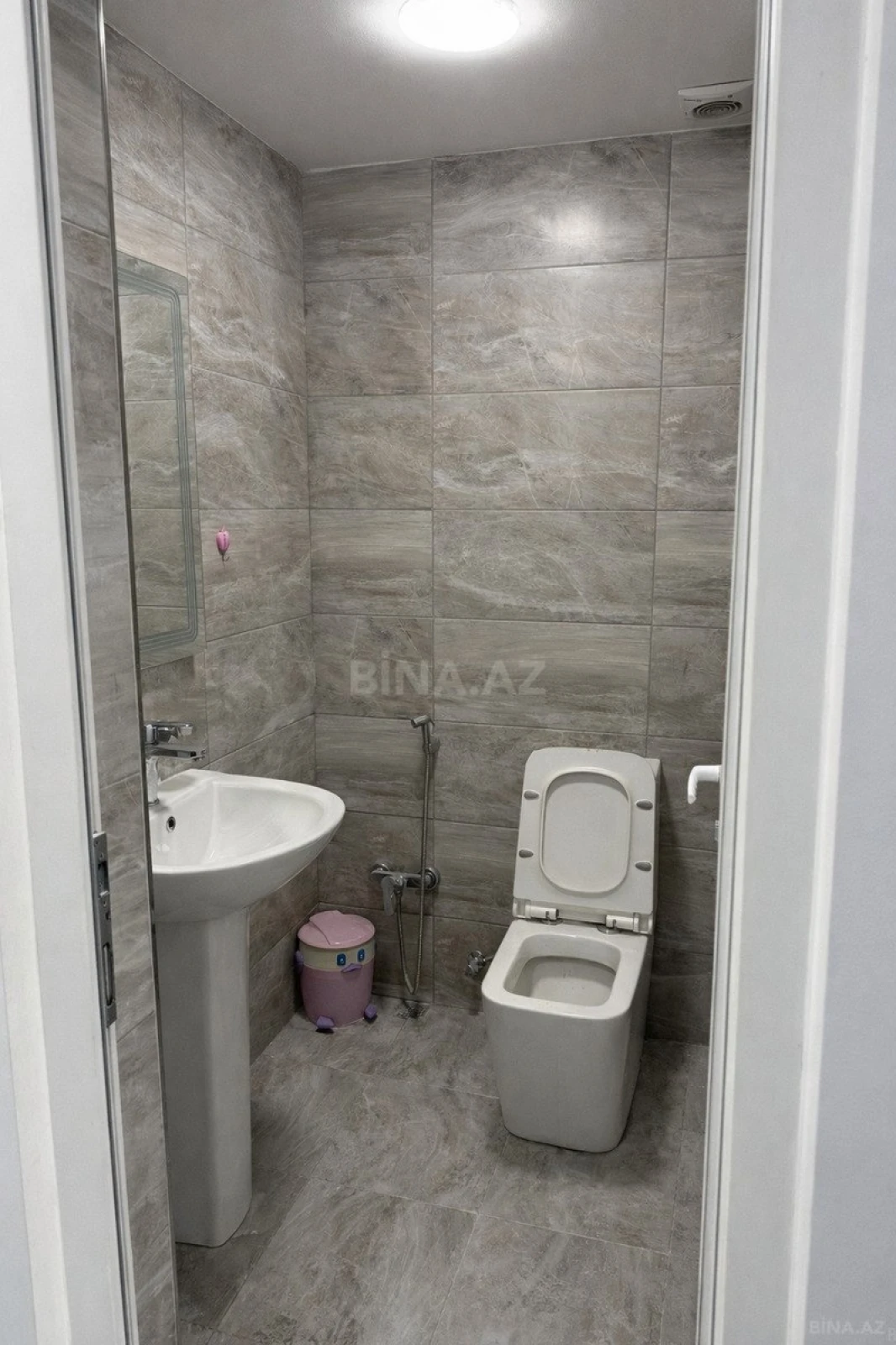 Kirayə verilir 5 otaqlı ofis 200 m²