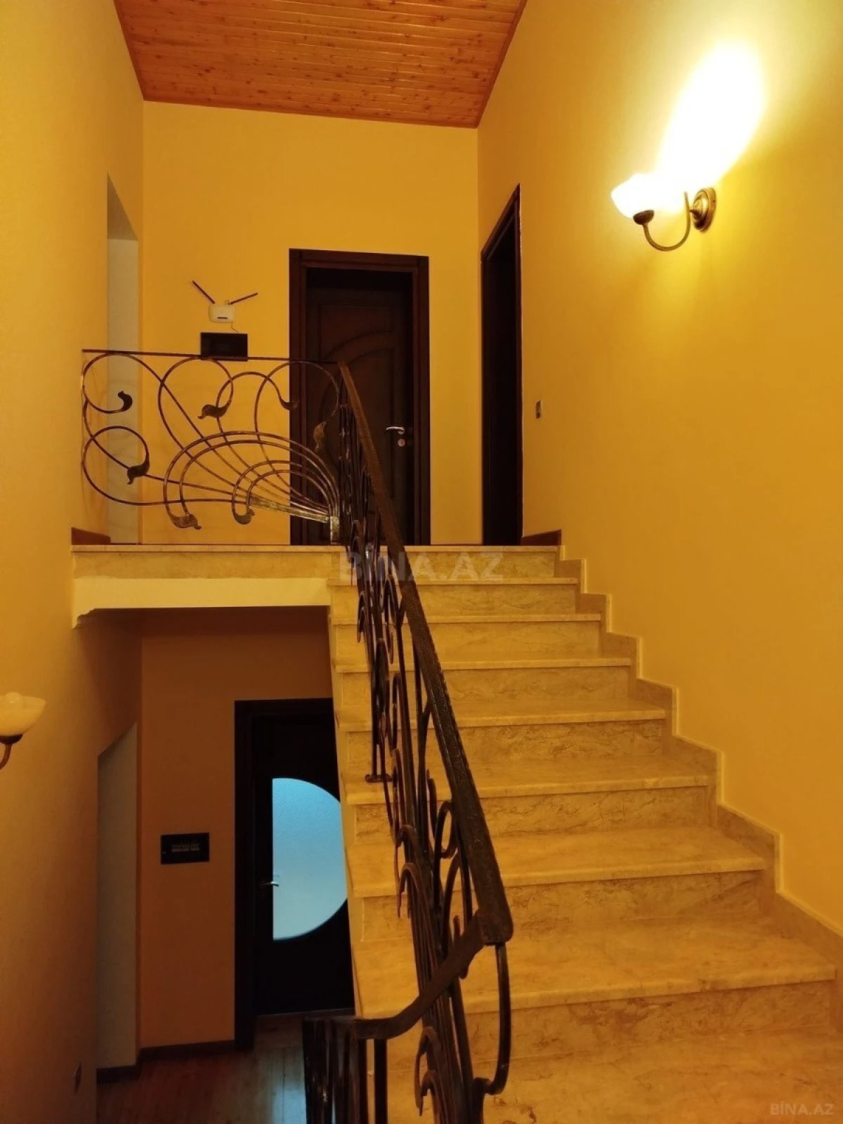 Kirayə verilir 6 otaqlı həyət evi 300 m²