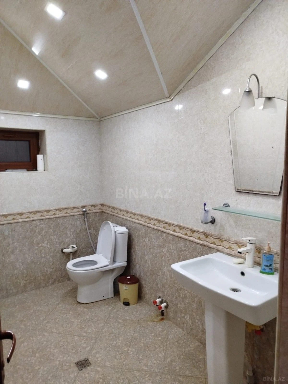 Kirayə verilir 6 otaqlı həyət evi 300 m²