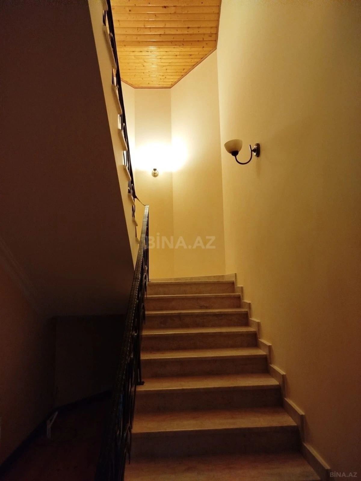 Kirayə verilir 6 otaqlı həyət evi 300 m²