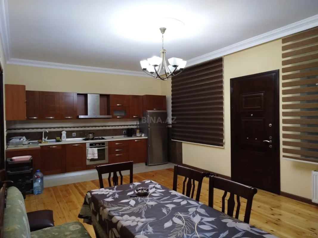 Kirayə verilir 6 otaqlı həyət evi 300 m²