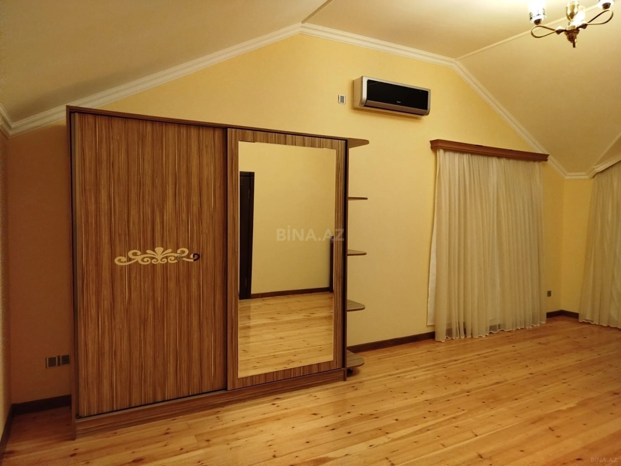 Kirayə verilir 6 otaqlı həyət evi 300 m²