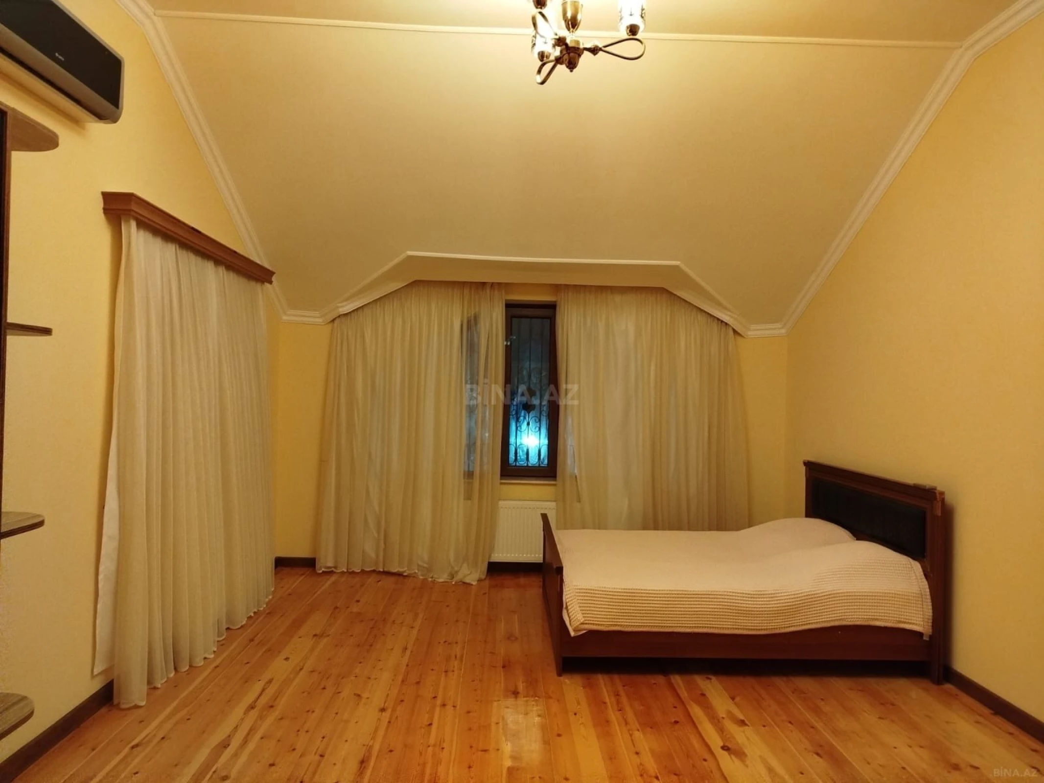 Kirayə verilir 6 otaqlı həyət evi 300 m²