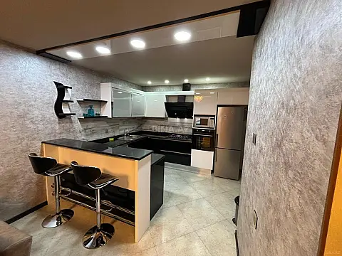 Kirayə verilir 3 otaqlı mənzil 118 m²