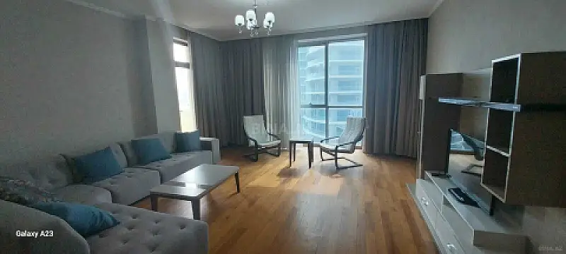 Kirayə verilir 4 otaqlı mənzil 210 m²