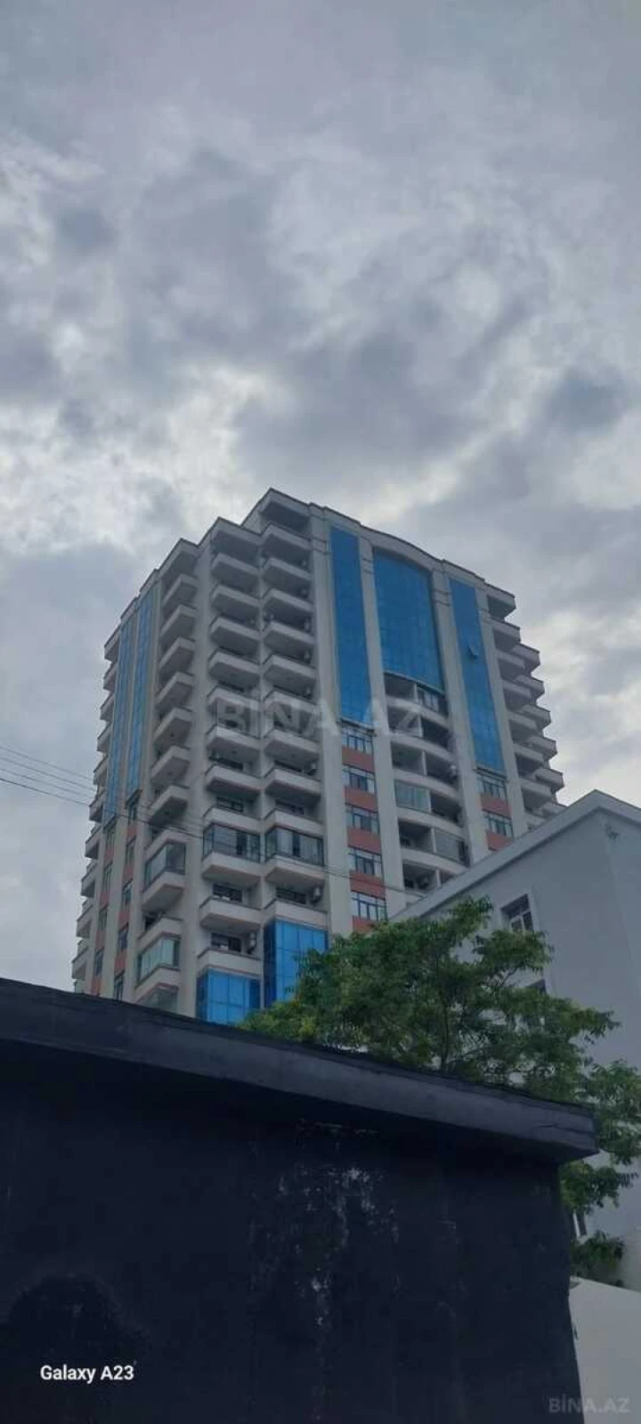 Kirayə verilir 4 otaqlı mənzil 210 m²