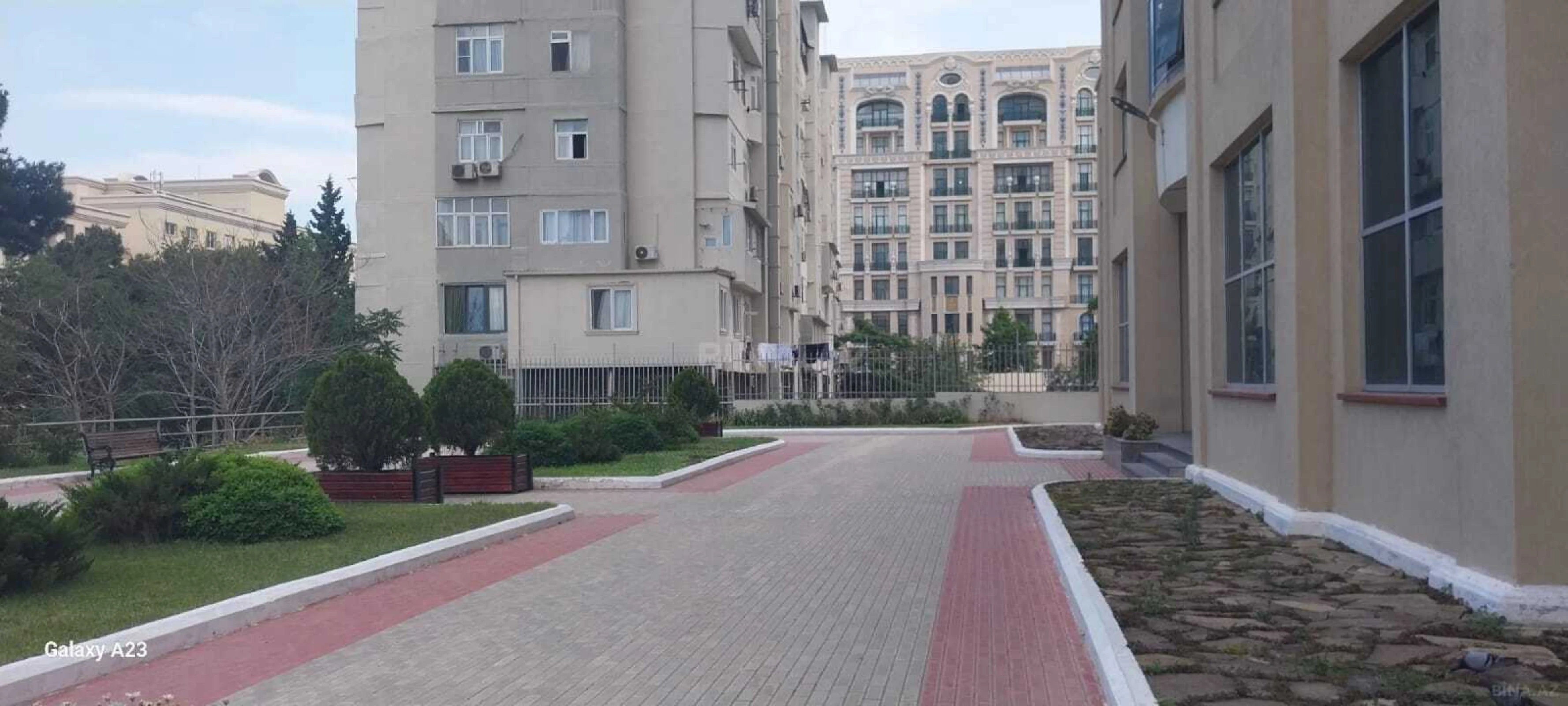 Kirayə verilir 4 otaqlı mənzil 210 m²