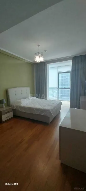 Kirayə verilir 4 otaqlı mənzil 210 m²