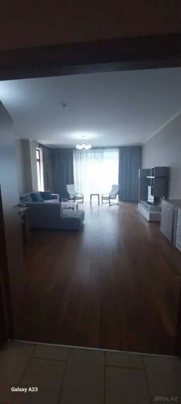 Kirayə verilir 4 otaqlı mənzil 210 m²