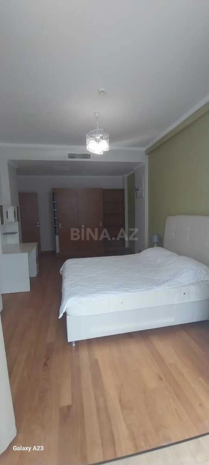 Kirayə verilir 4 otaqlı mənzil 210 m²