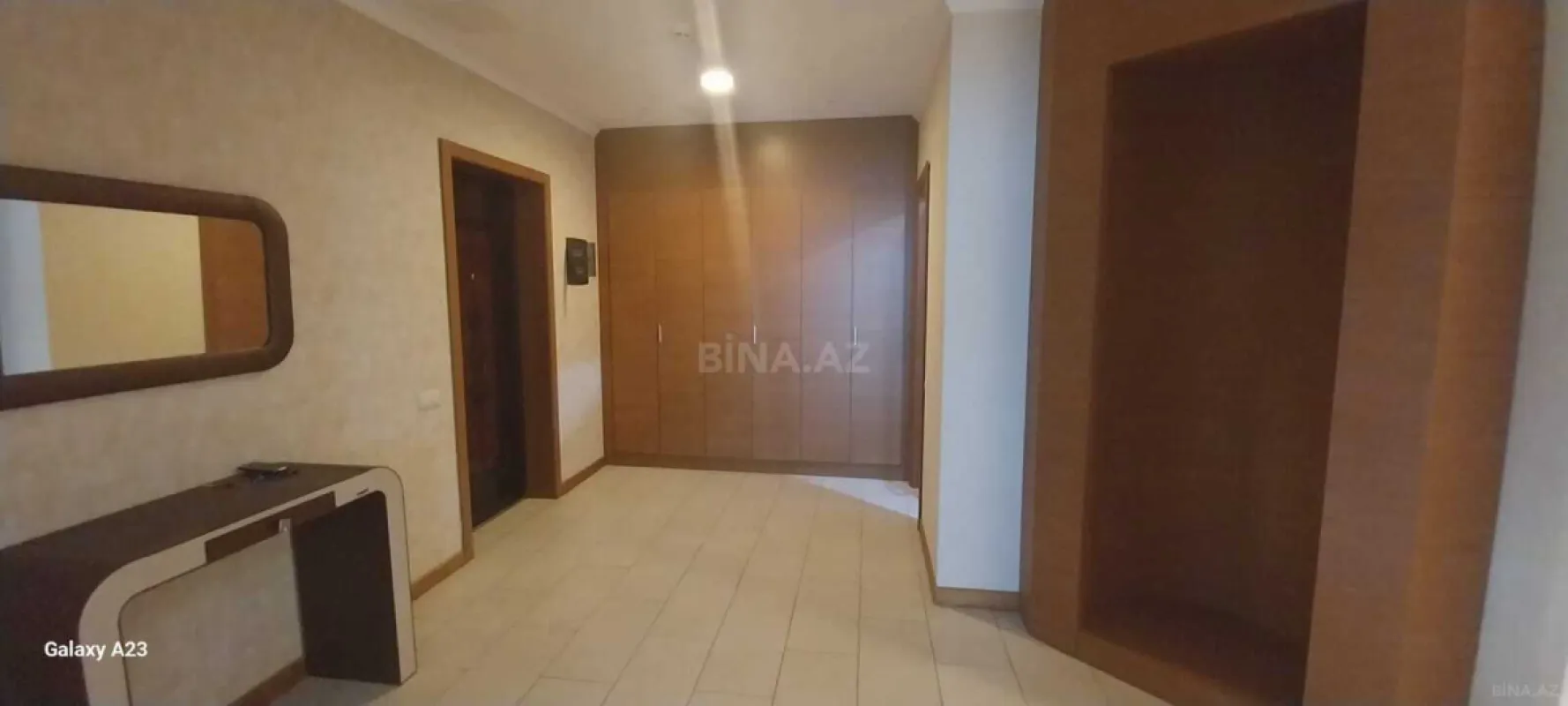 Kirayə verilir 4 otaqlı mənzil 210 m²