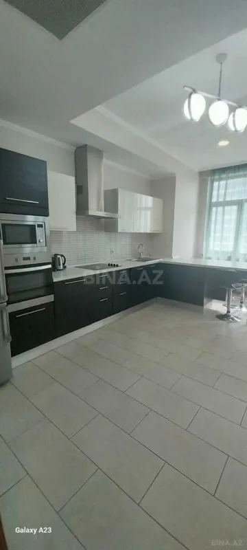 Kirayə verilir 4 otaqlı mənzil 210 m²