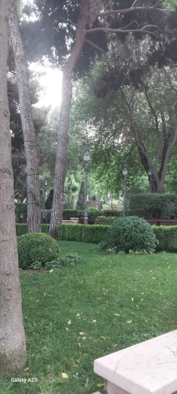 Kirayə verilir 4 otaqlı mənzil 210 m²