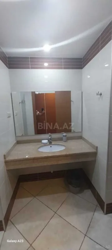 Kirayə verilir 4 otaqlı mənzil 210 m²