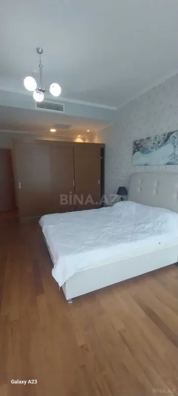 Kirayə verilir 4 otaqlı mənzil 210 m²