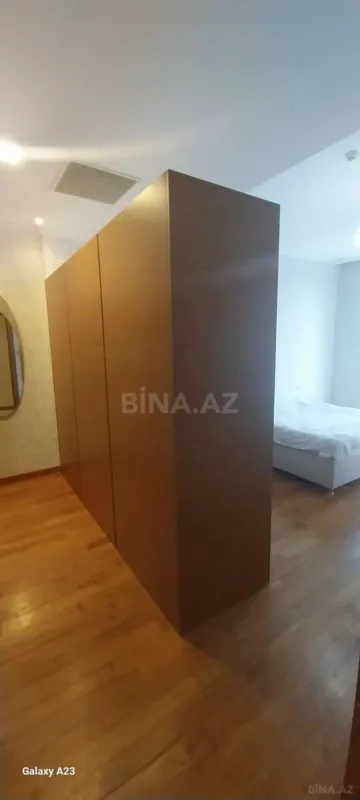 Kirayə verilir 4 otaqlı mənzil 210 m²