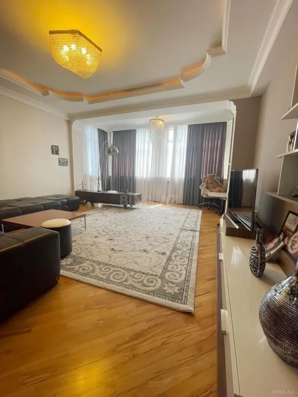 Satılır 3 otaqlı mənzil 125 m²