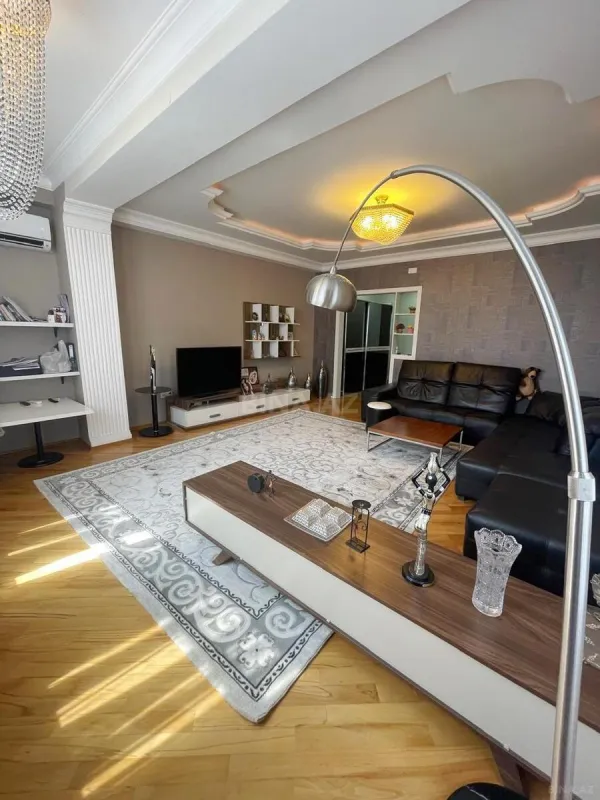 Satılır 3 otaqlı mənzil 125 m²
