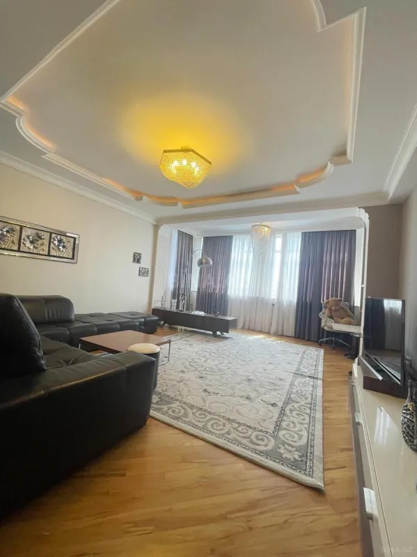 Satılır 3 otaqlı mənzil 125 m²