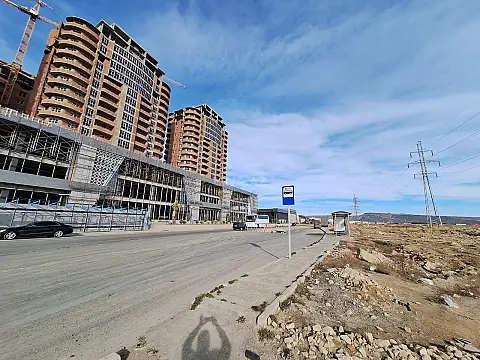 Satılır 2 otaqlı mənzil 77.8 m²