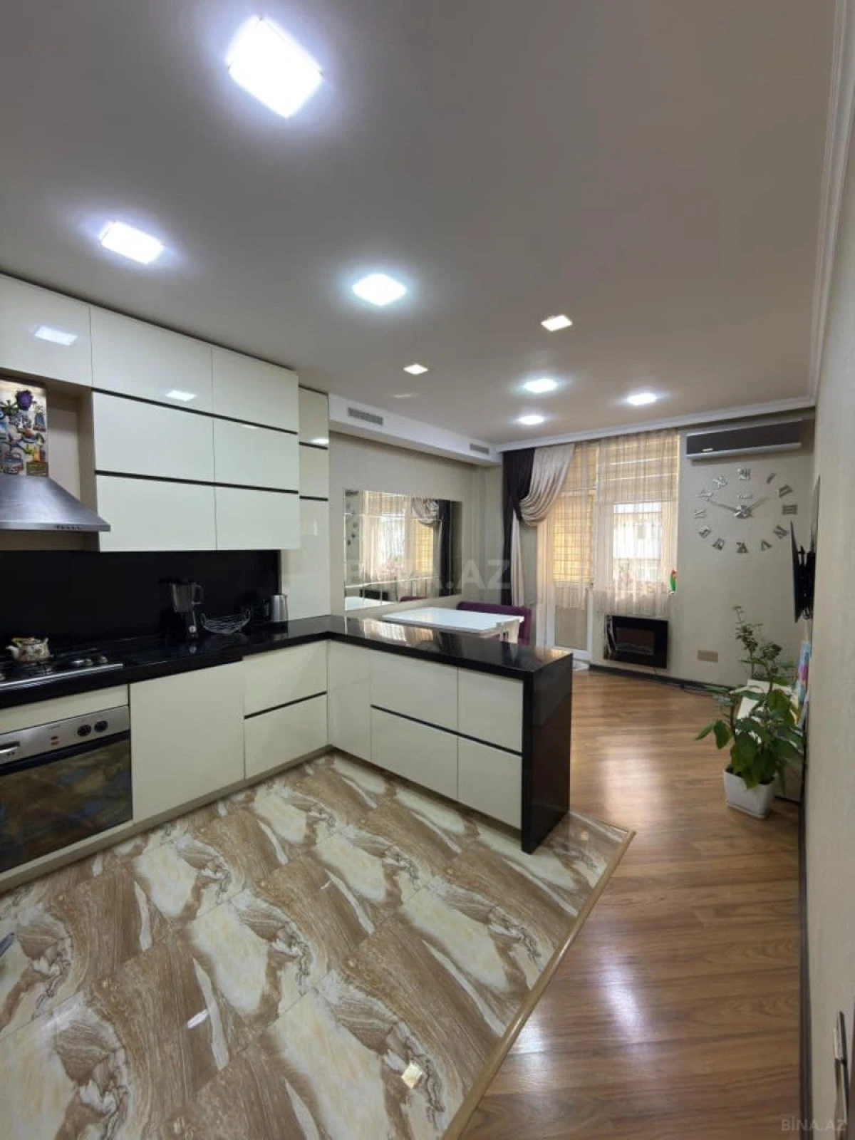 Kirayə verilir 3 otaqlı mənzil 120 m²