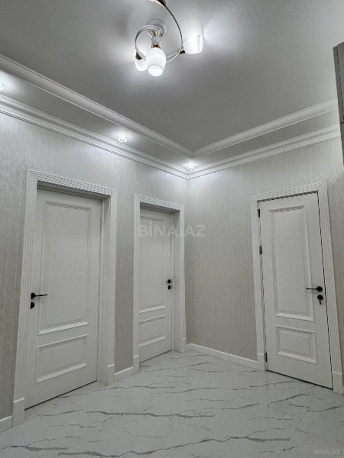 Kirayə verilir 3 otaqlı mənzil 101 m²