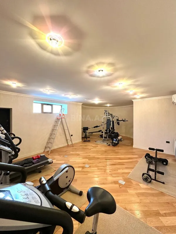 Kirayə verilir 6 otaqlı həyət evi 400 m²