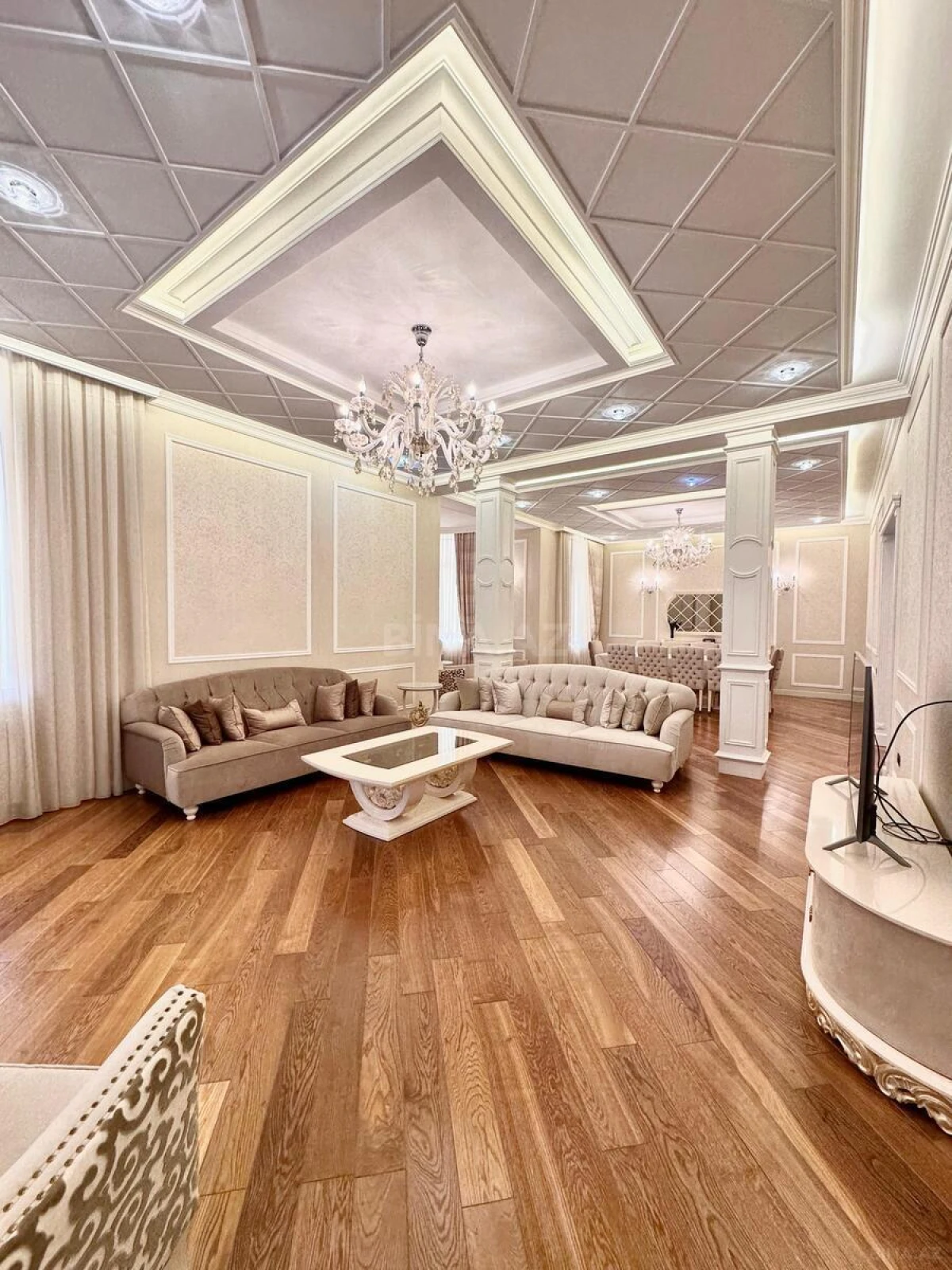 Kirayə verilir 6 otaqlı həyət evi 400 m²